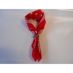 Foulard rouge a pois